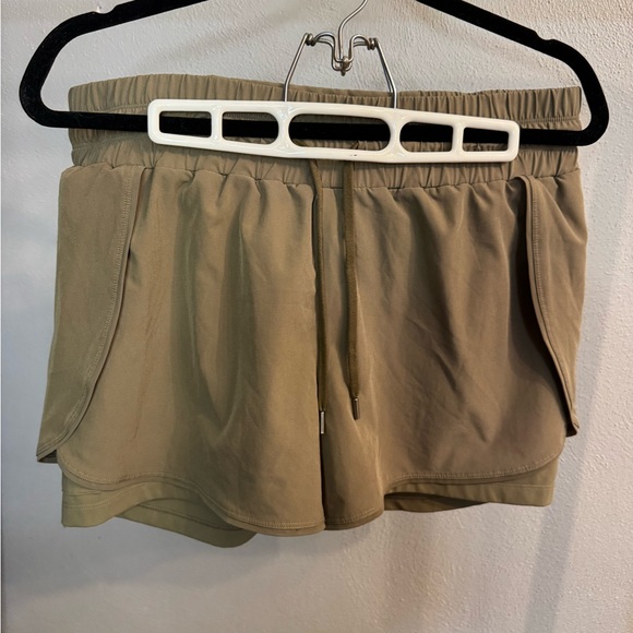 CRZ YOGA Women's Athletic Shorts - Size XL - Picture 1 of 7